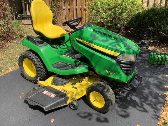 Photo of 2017 John Deere X590