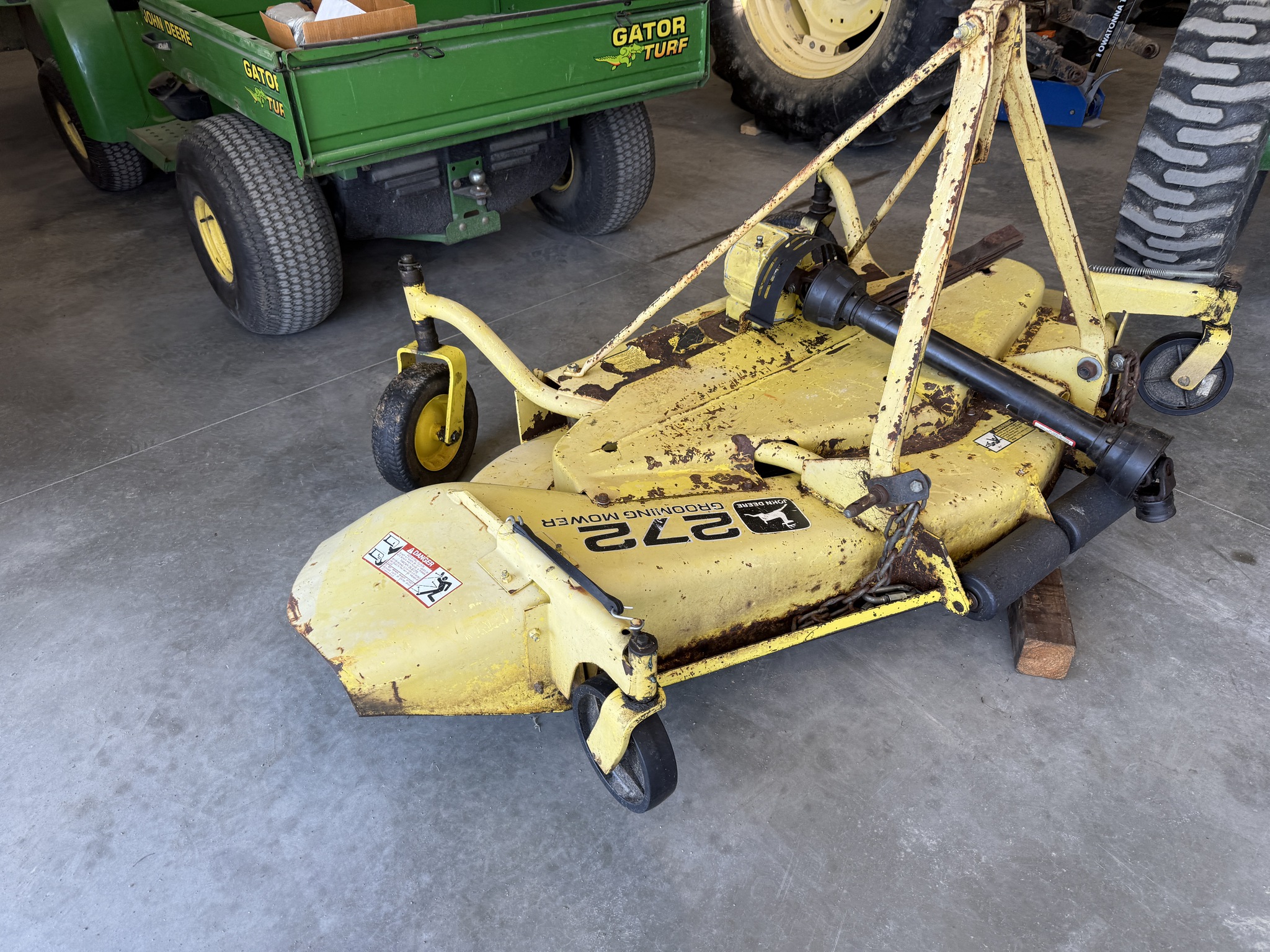 1989 John Deere 272 Image 1