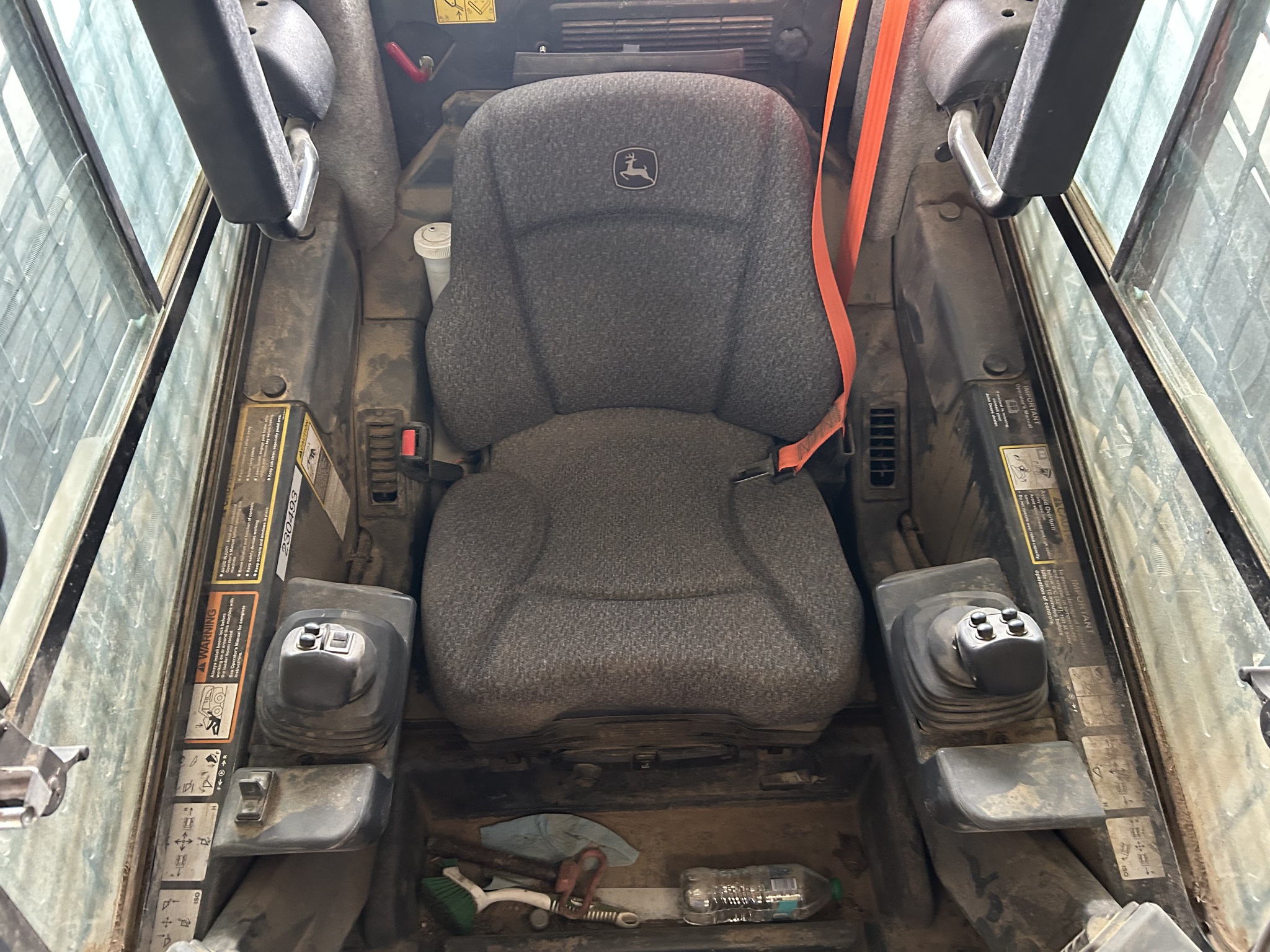 2023 John Deere 331G Image 6
