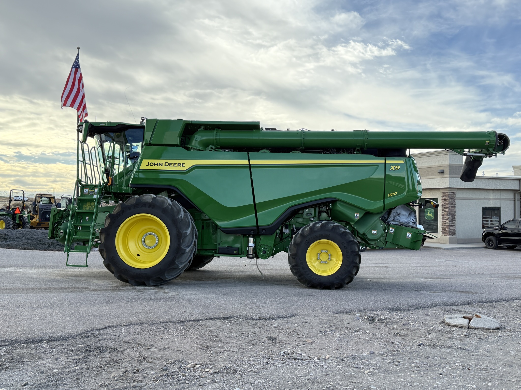 2023 John Deere X9 1100 Image 2