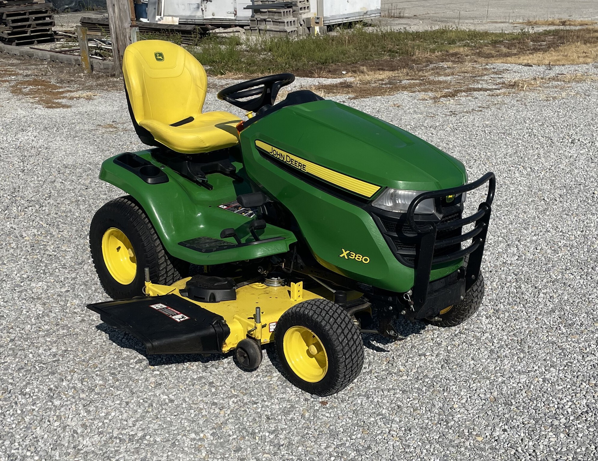 2022 John Deere X380 Image 3