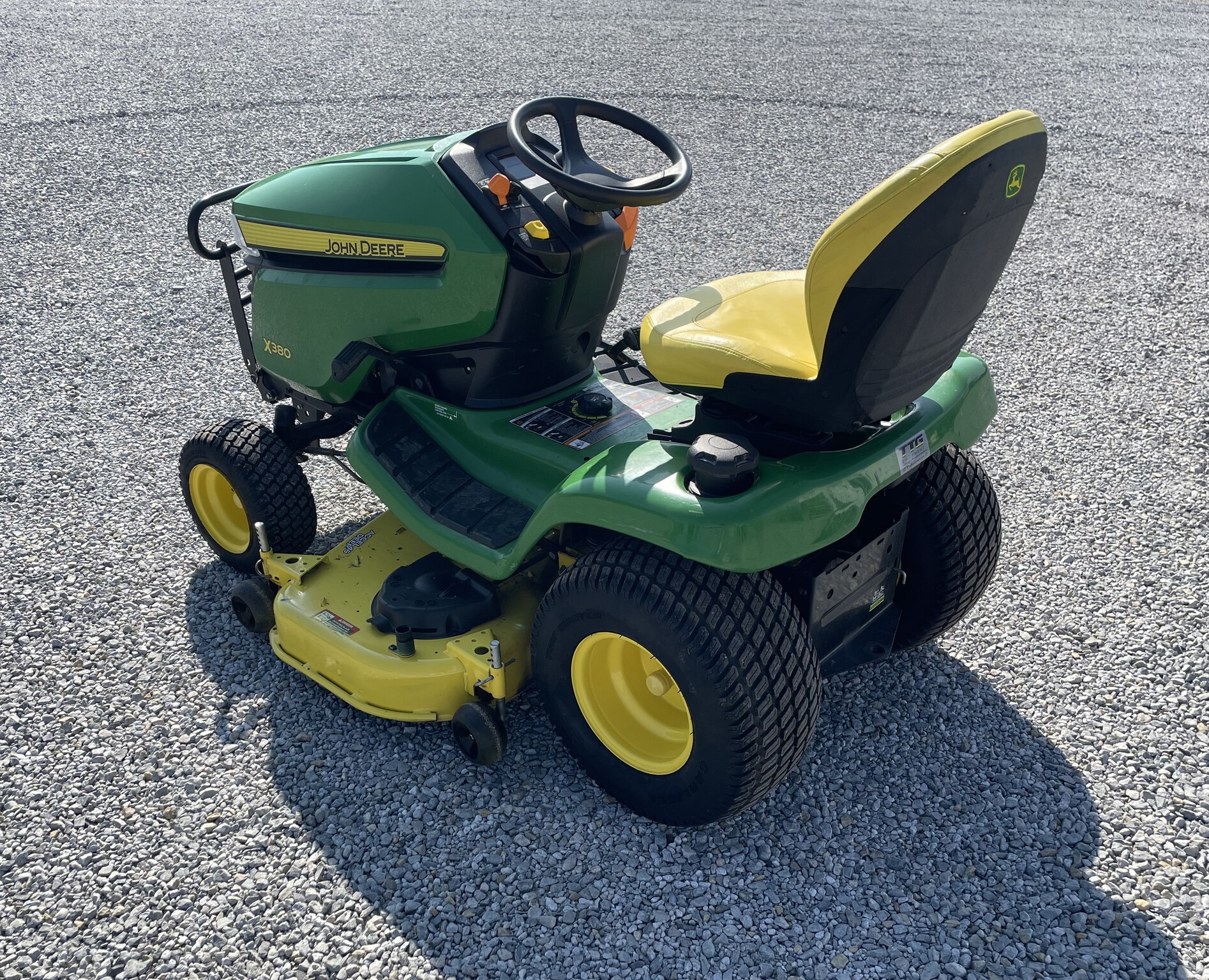 2022 John Deere X380 Image 6