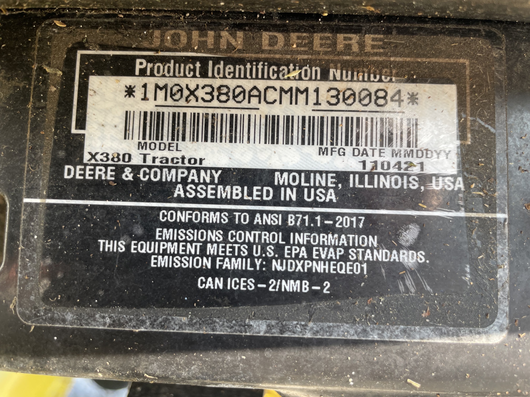 2022 John Deere X380 Image 8