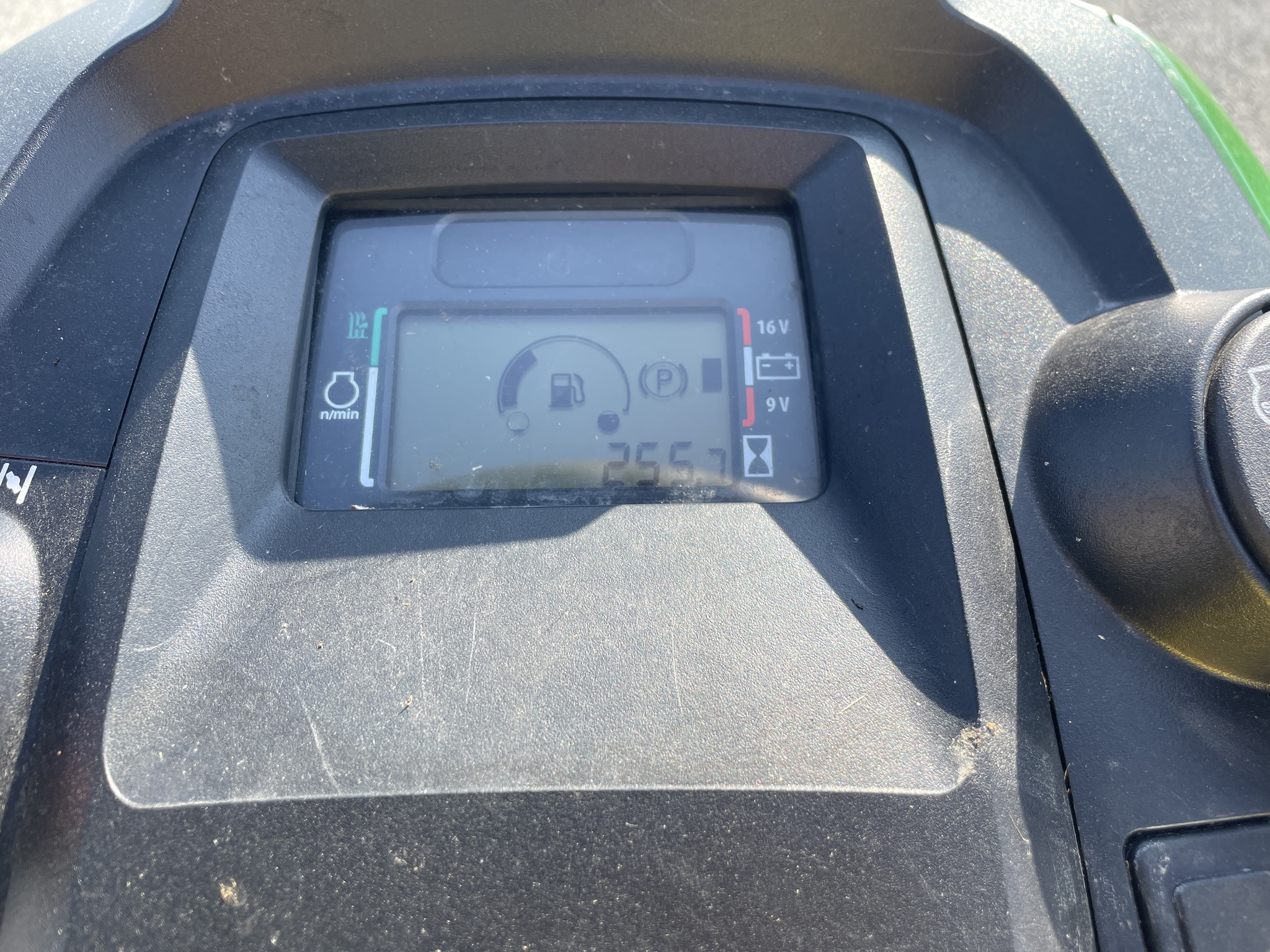 2022 John Deere X380 Image 7