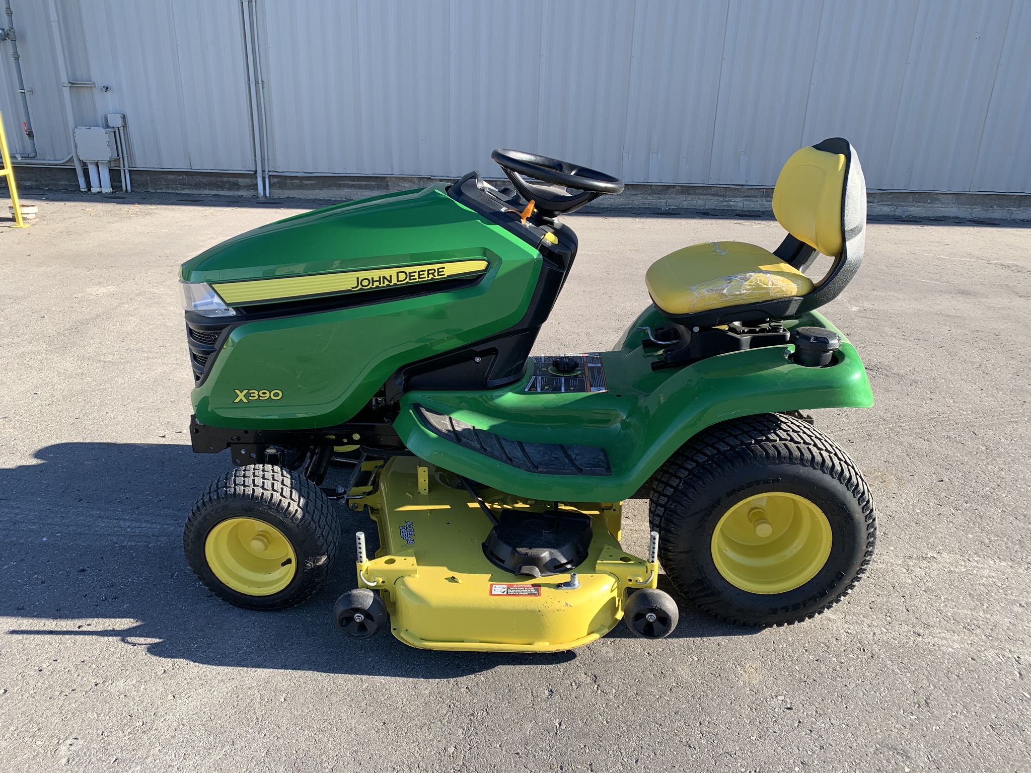 2018 John Deere X390 Image 1
