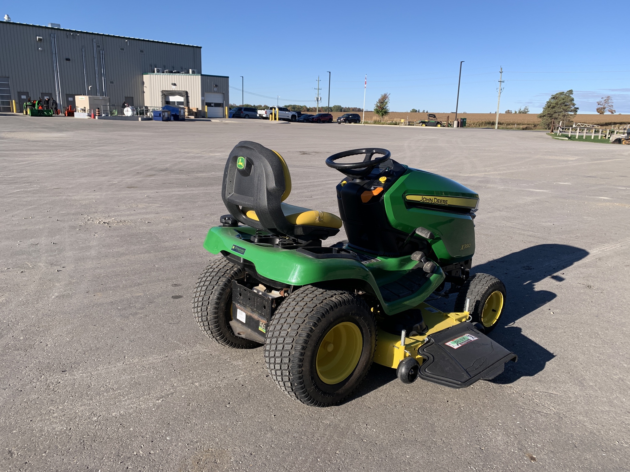2018 John Deere X390 Image 4