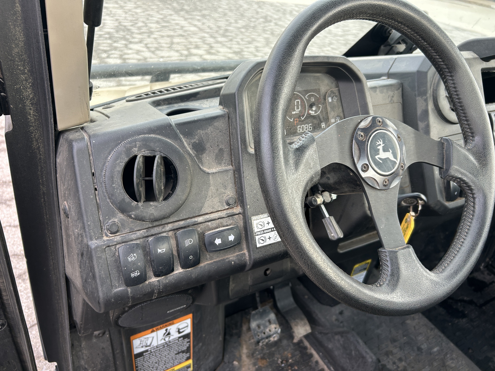  2022 John Deere XUV 835M at Heritage Tractor in Baldwin City, KS