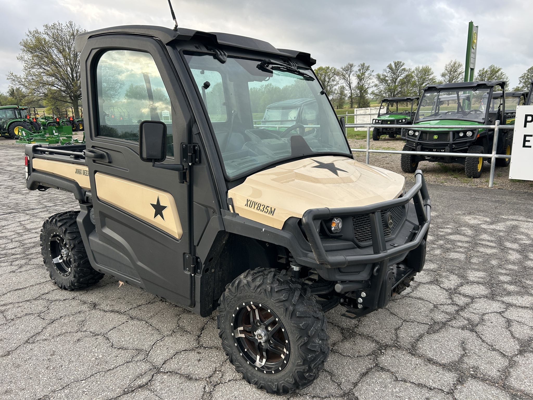  2022 John Deere XUV 835M at Heritage Tractor in Baldwin City, KS