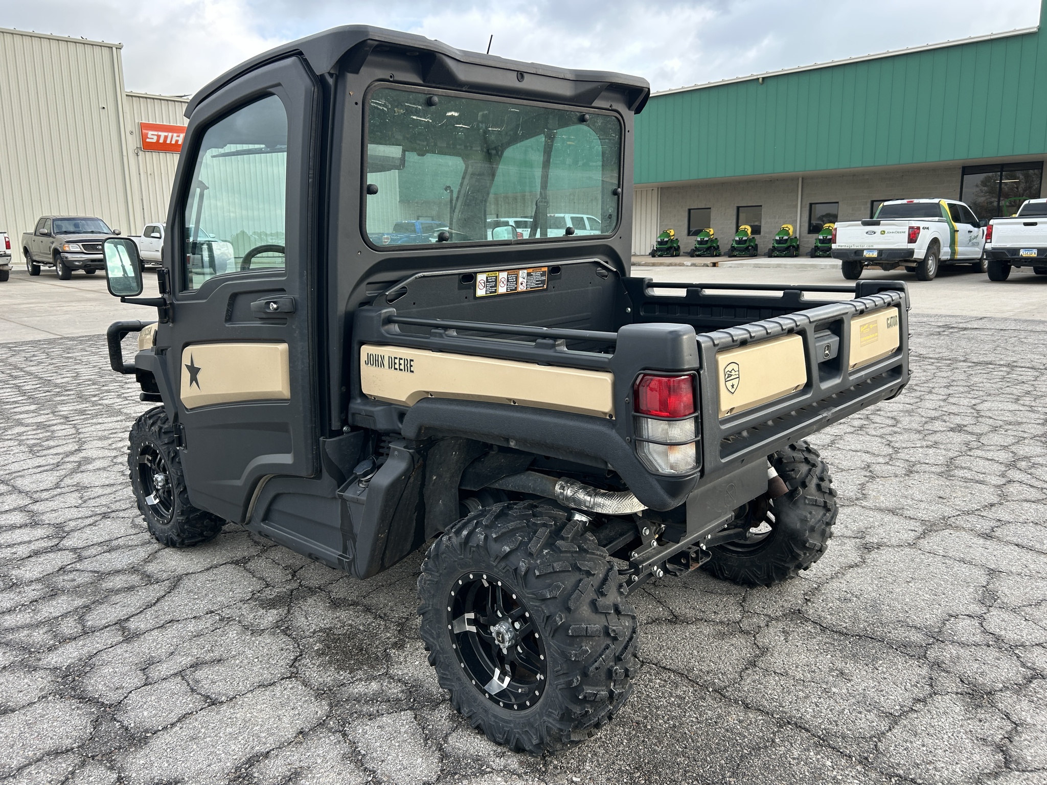  2022 John Deere XUV 835M at Heritage Tractor in Baldwin City, KS