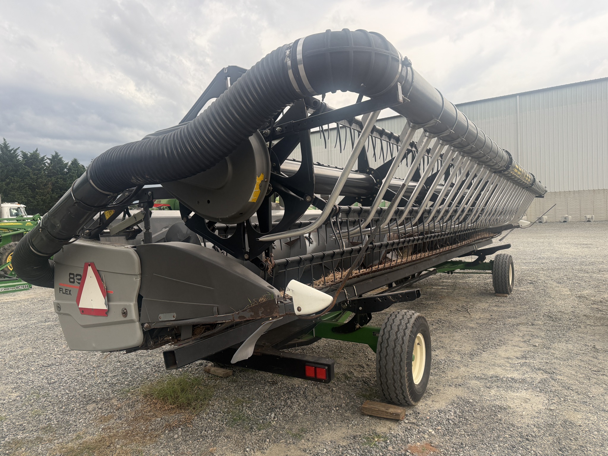 2010 Gleaner 8200 Image 2