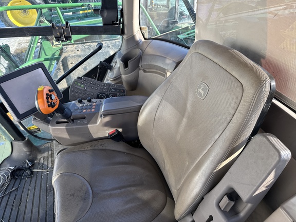 Used 2018 John Deere 8400 Self Propelled Forage Harvesters at Horizon Ag & Turf in Lloydminster, AB - Photo9