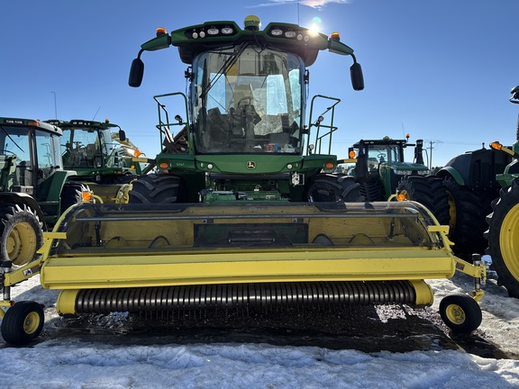 Used 2018 John Deere 8400 Self Propelled Forage Harvesters at Horizon Ag & Turf in Lloydminster, AB - Photo2