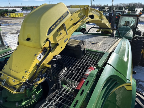 Used 2018 John Deere 8400 Self Propelled Forage Harvesters at Horizon Ag & Turf in Lloydminster, AB - Photo6