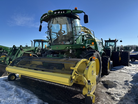 Used 2018 John Deere 8400 Self Propelled Forage Harvesters at Horizon Ag & Turf in Lloydminster, AB - Photo3