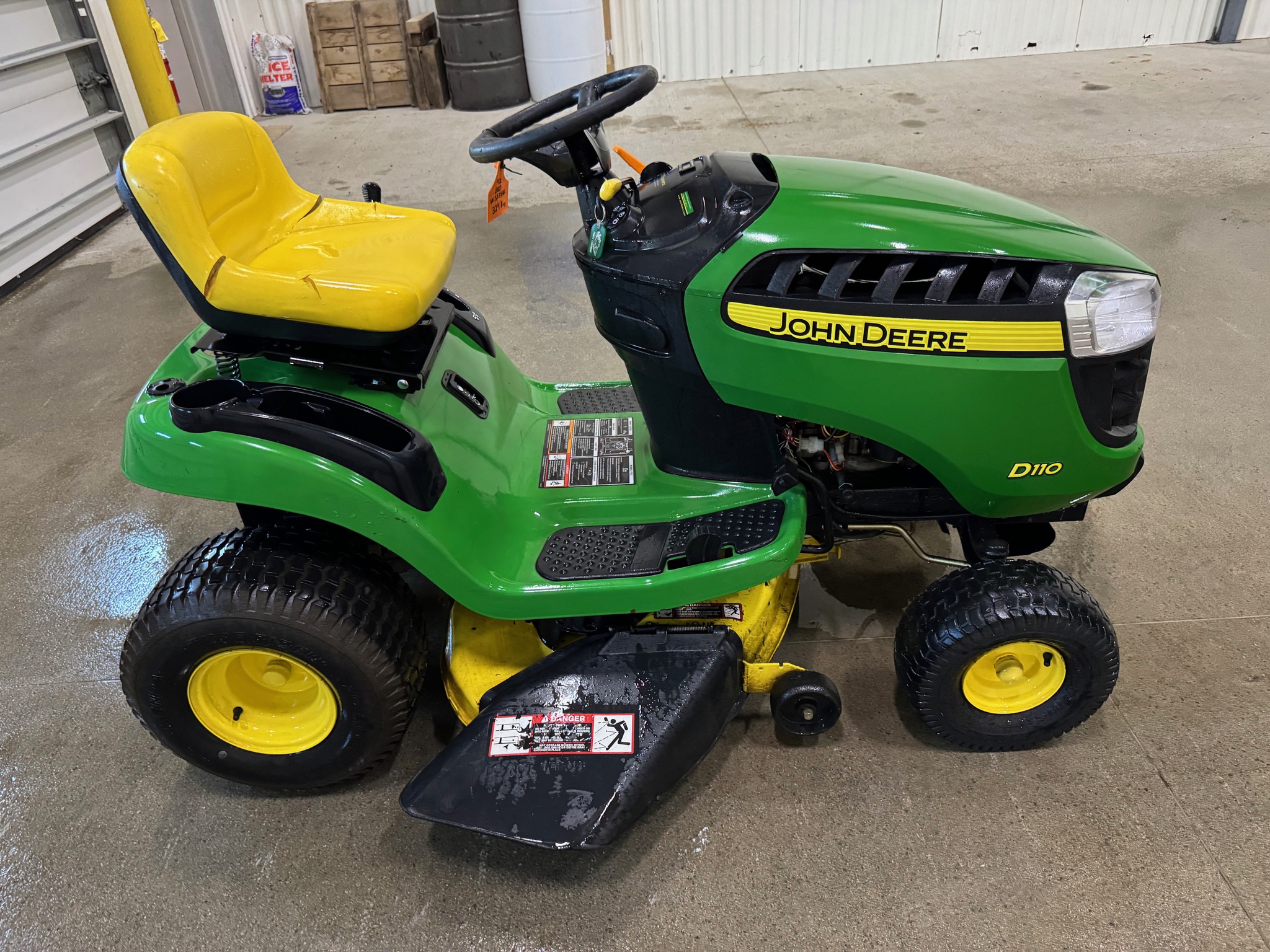 2012 John Deere D110 Image 6