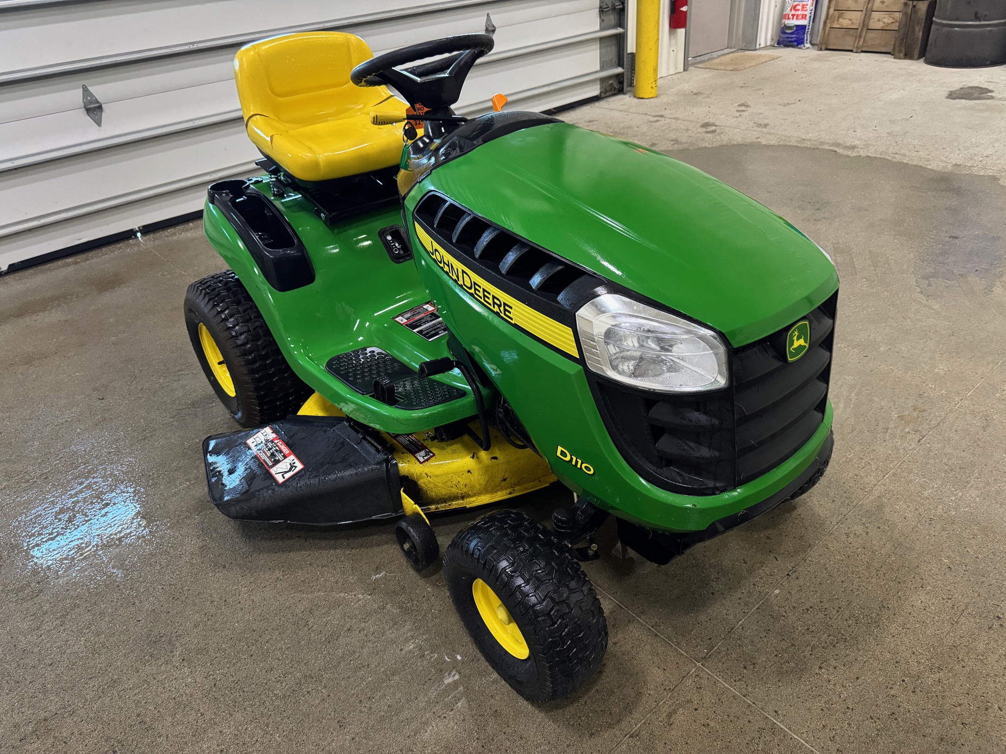 2012 John Deere D110 Image 7