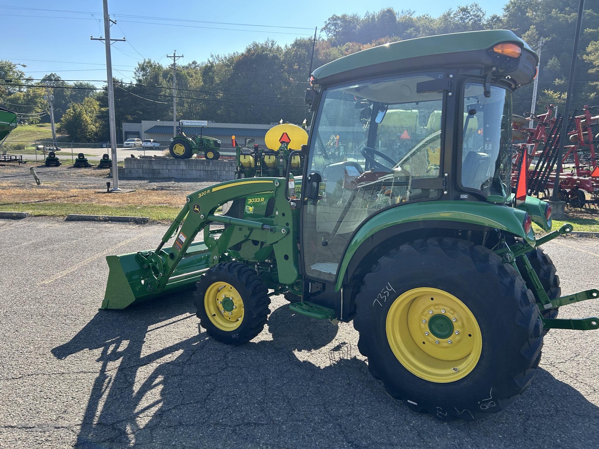 2025 John Deere 3033R Image 3