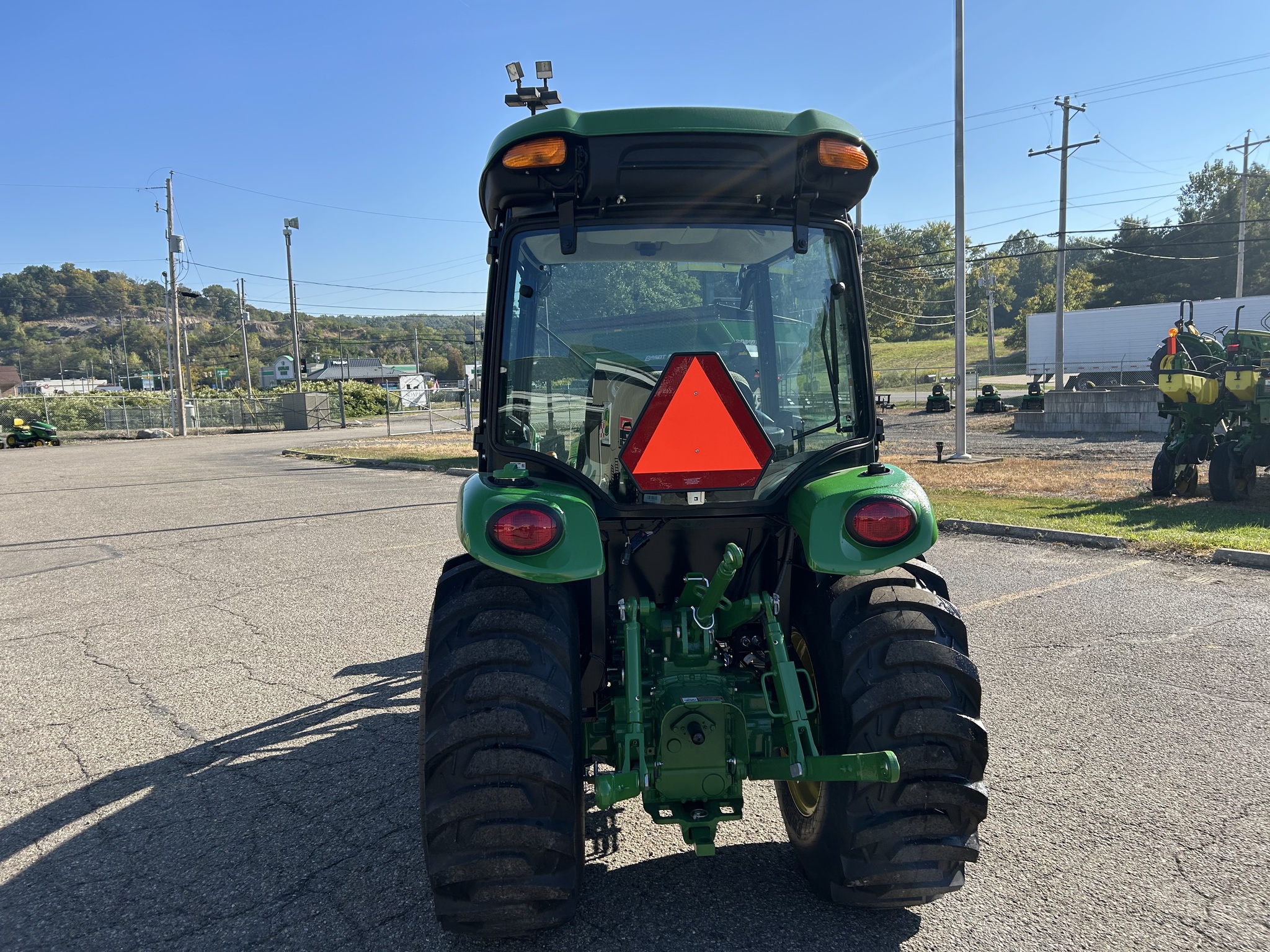 2025 John Deere 3033R Image 4