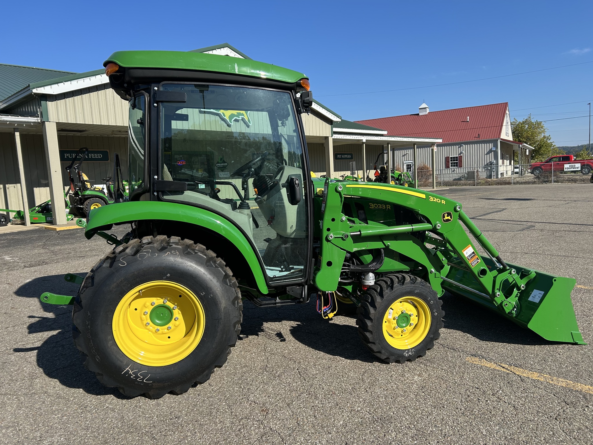 2025 John Deere 3033R Image 6