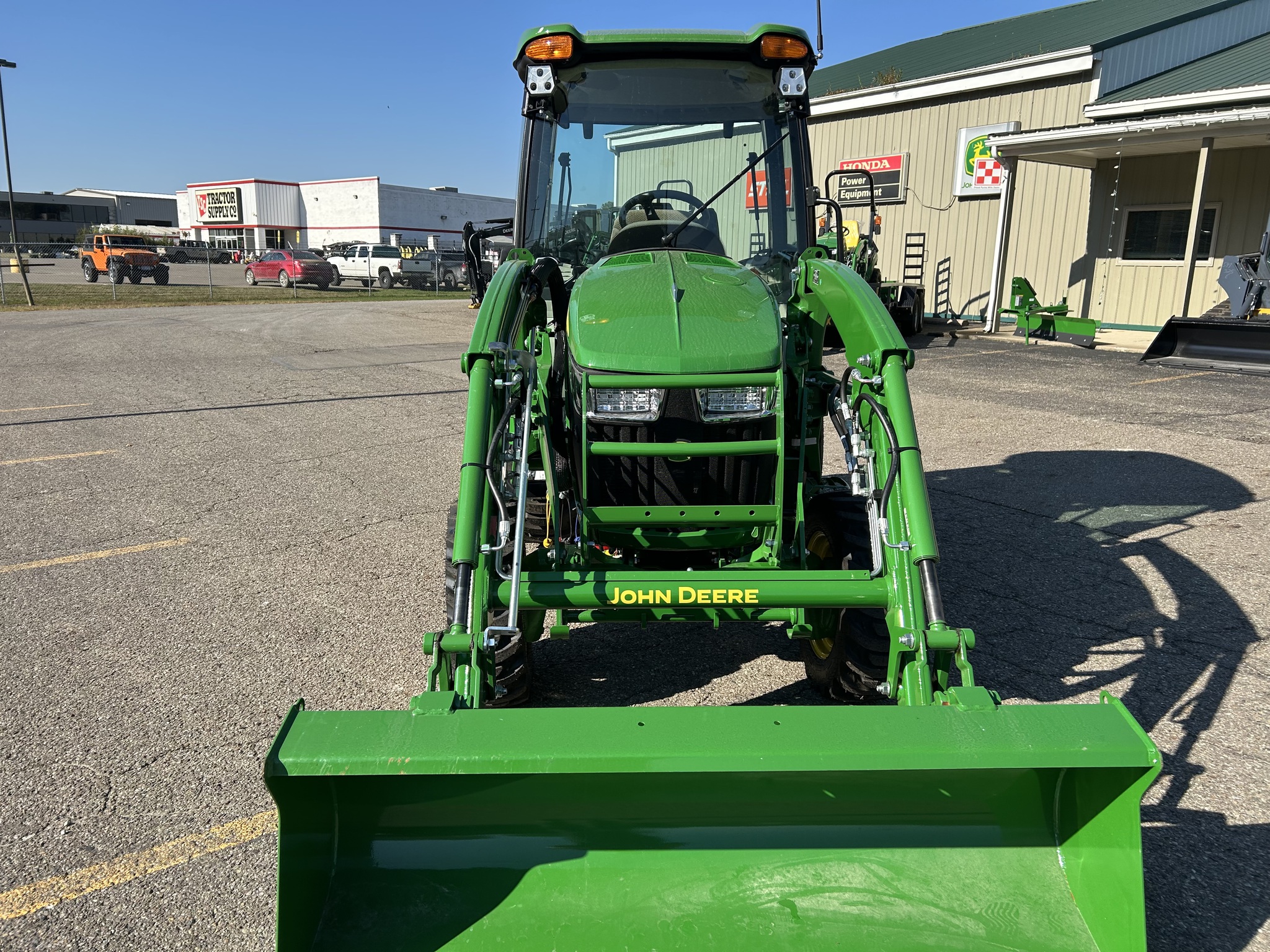 2025 John Deere 3033R Image 8