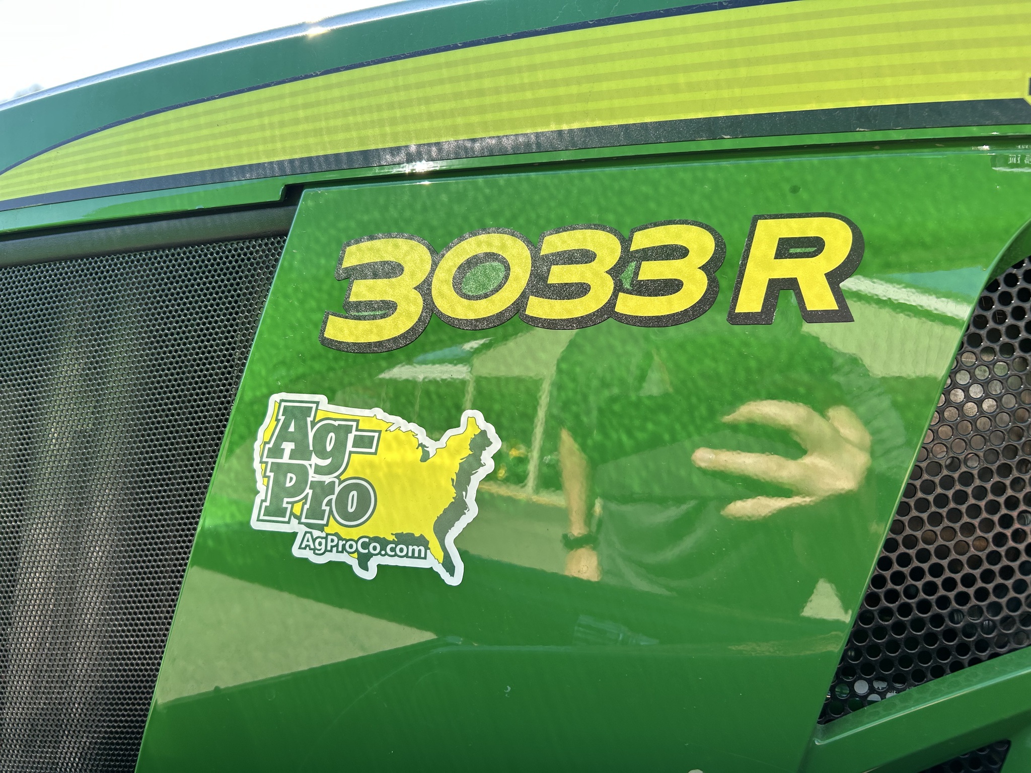 2025 John Deere 3033R Image 9