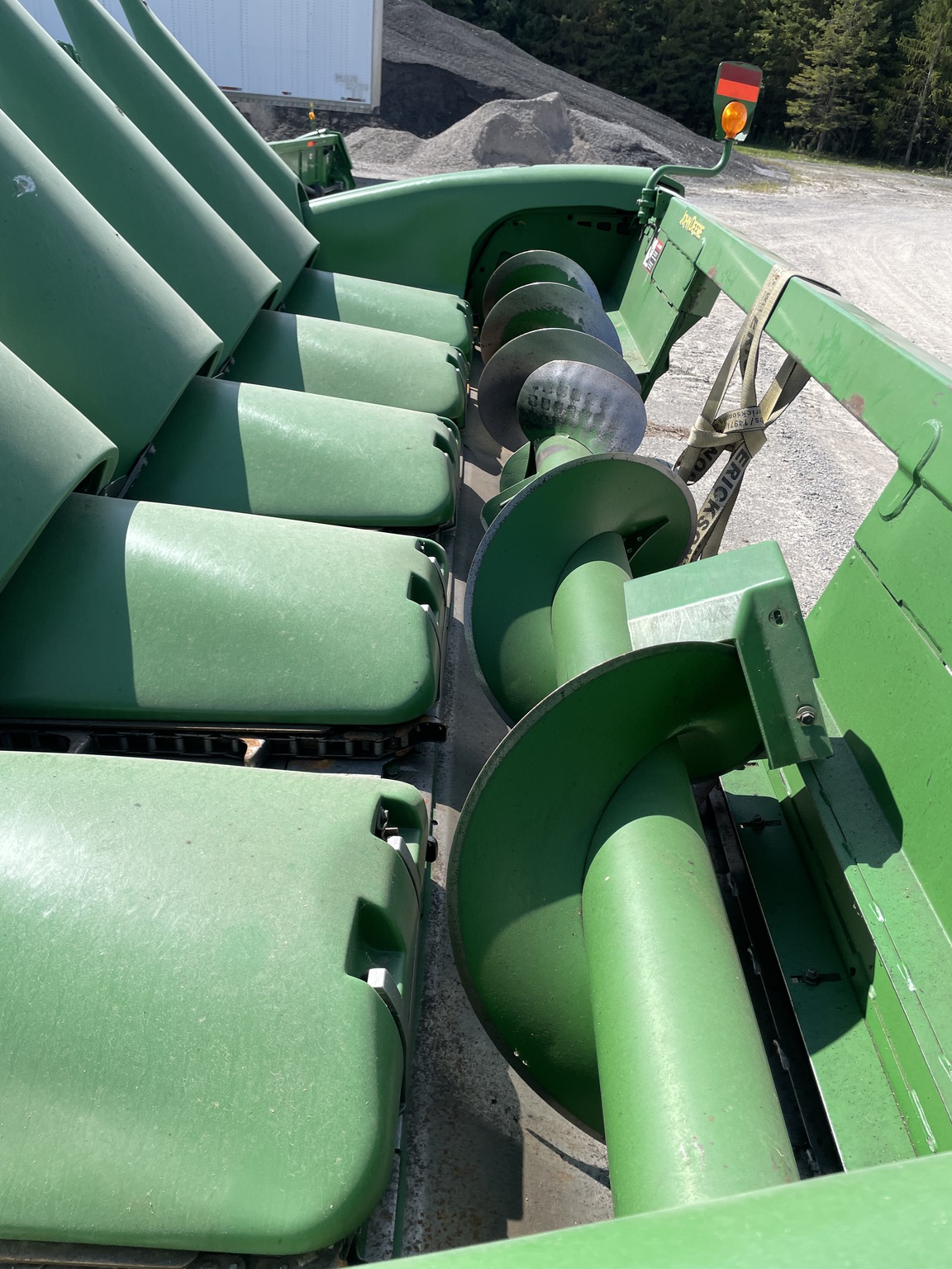 2010 John Deere 606C Image 4