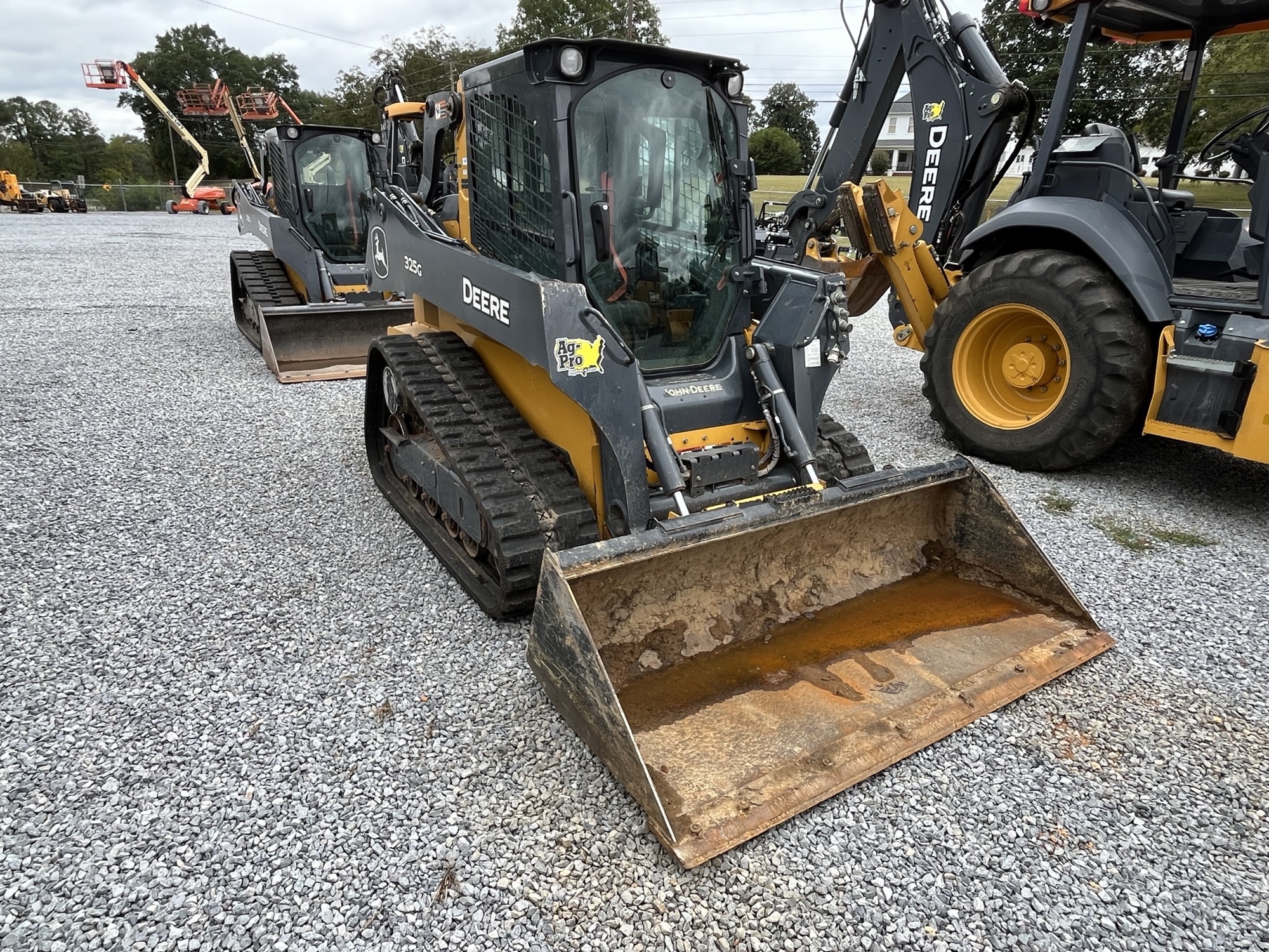 2022 John Deere 325G Image 1