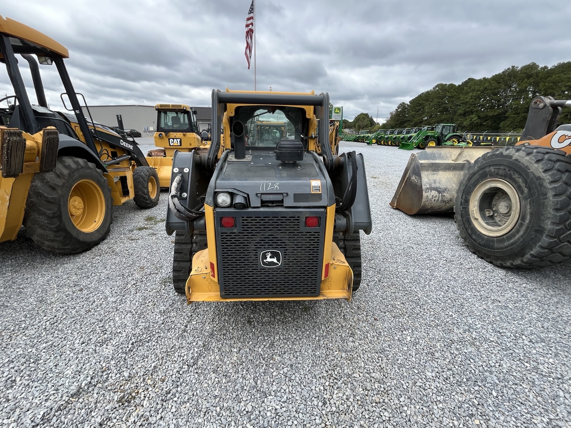 2022 John Deere 325G Image 4