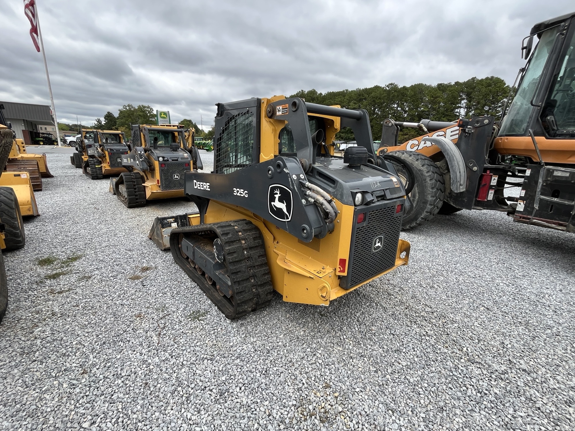 2022 John Deere 325G Image 5