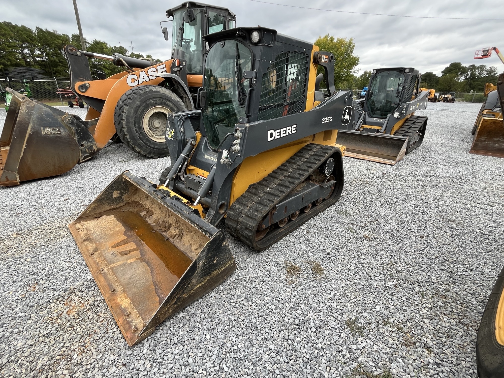 2022 John Deere 325G Image 6