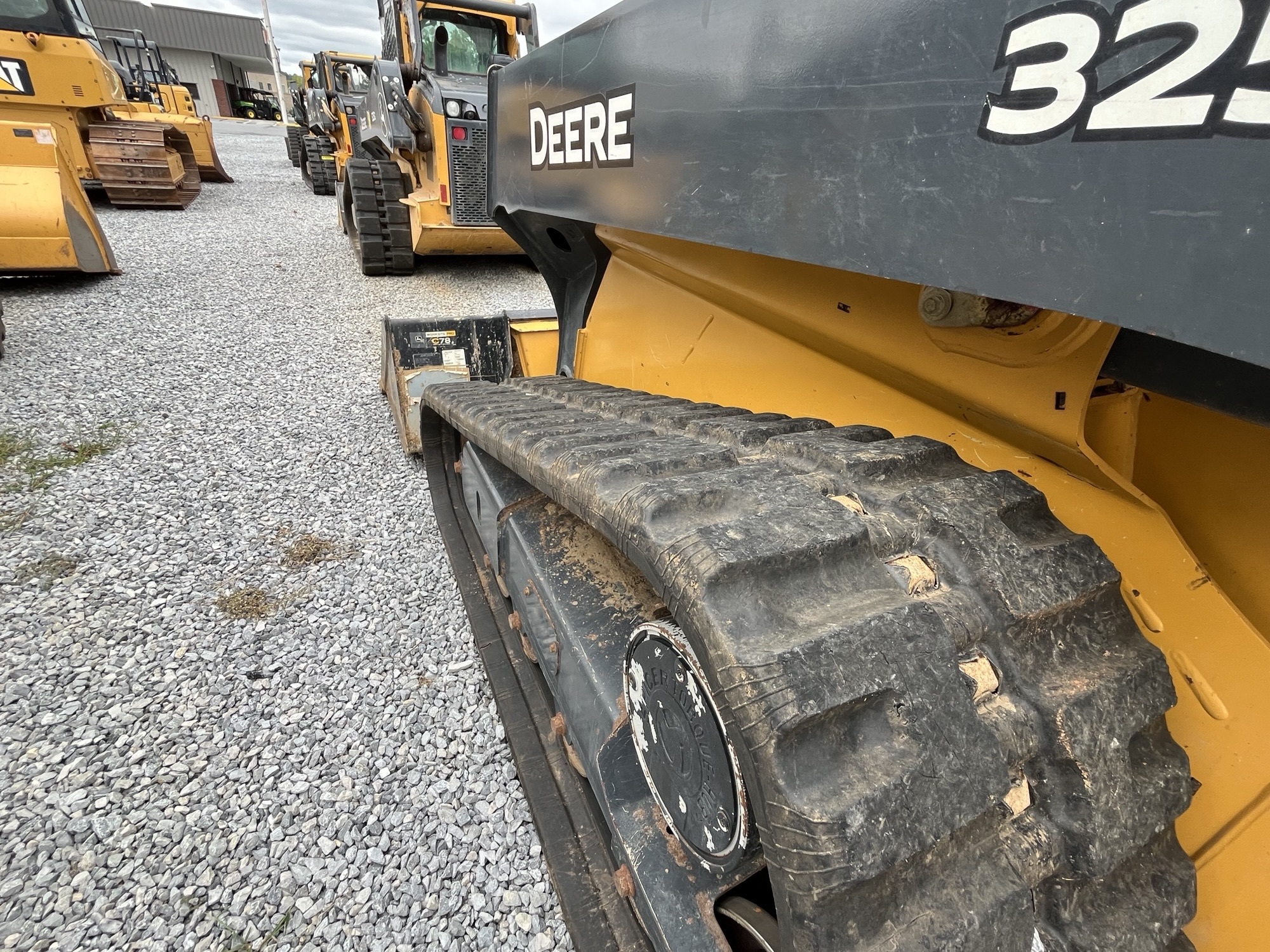 2022 John Deere 325G Image 7