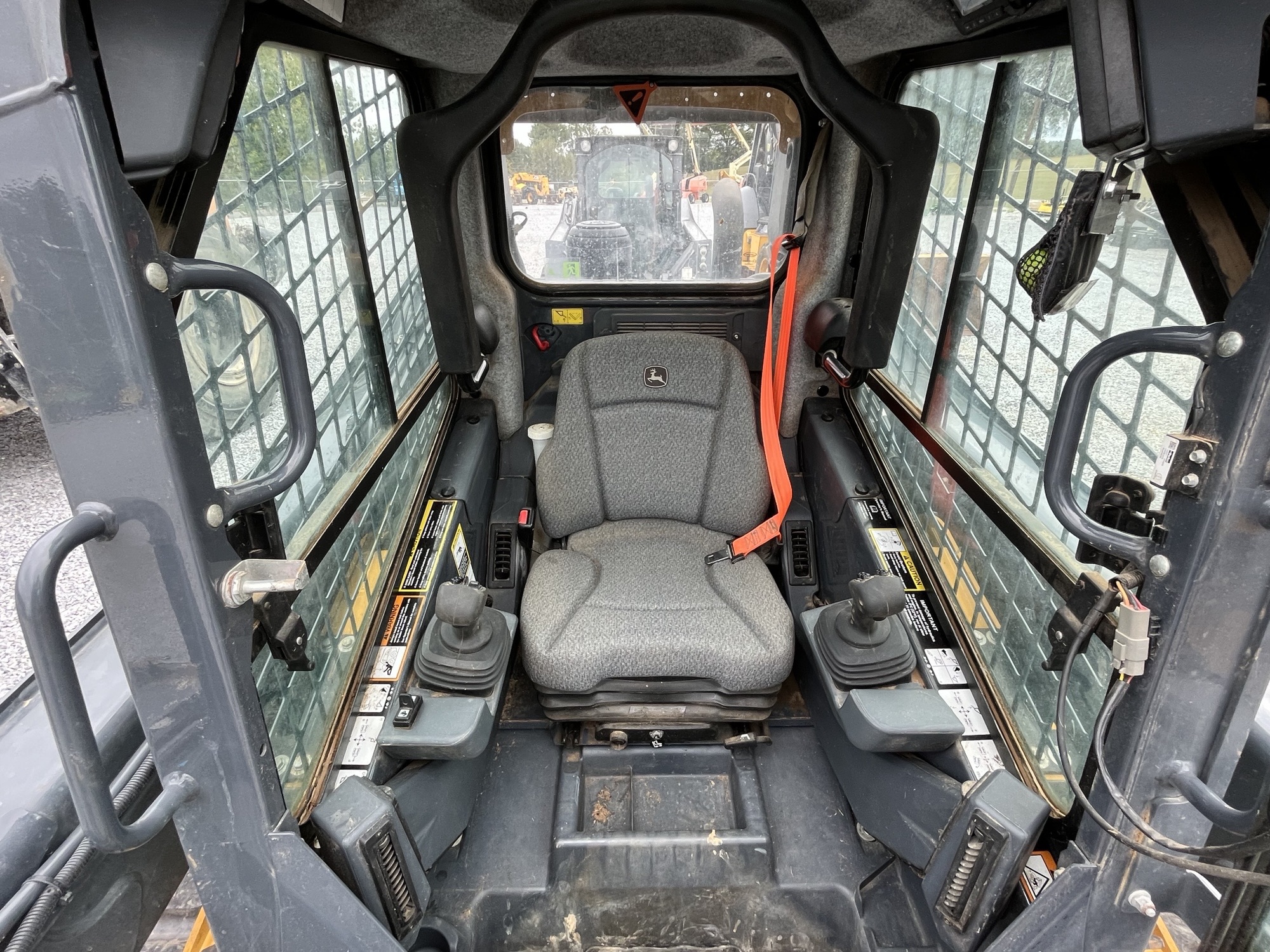 2022 John Deere 325G Image 8