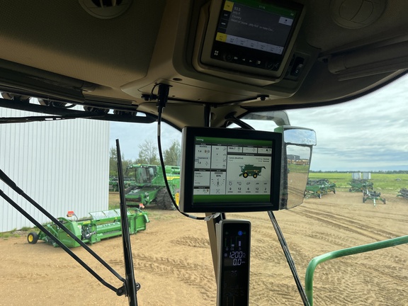 Used 2022 John Deere X9 1100 Combines at Horizon Ag & Turf in High Prairie, AB - Photo8