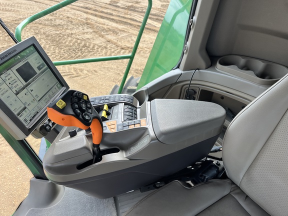 Used 2022 John Deere X9 1100 Combines at Horizon Ag & Turf in High Prairie, AB - Photo9