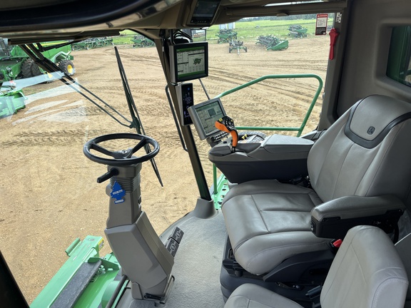 Used 2022 John Deere X9 1100 Combines at Horizon Ag & Turf in High Prairie, AB - Photo10
