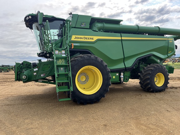 Used 2022 John Deere X9 1100 Combines at Horizon Ag & Turf in High Prairie, AB - Photo2