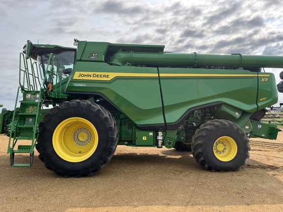 Used 2022 John Deere X9 1100 Combines at Horizon Ag & Turf in High Prairie, AB - Photo5