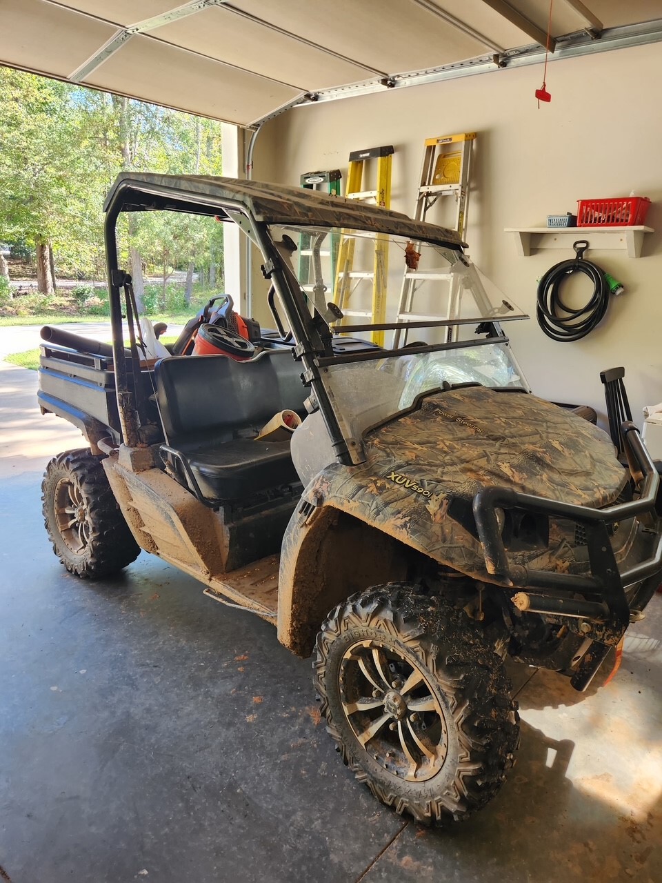 2017 John Deere XUV 590i Image 4