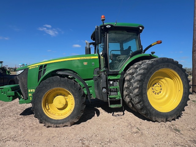 2018 John Deere 8320R Image 4