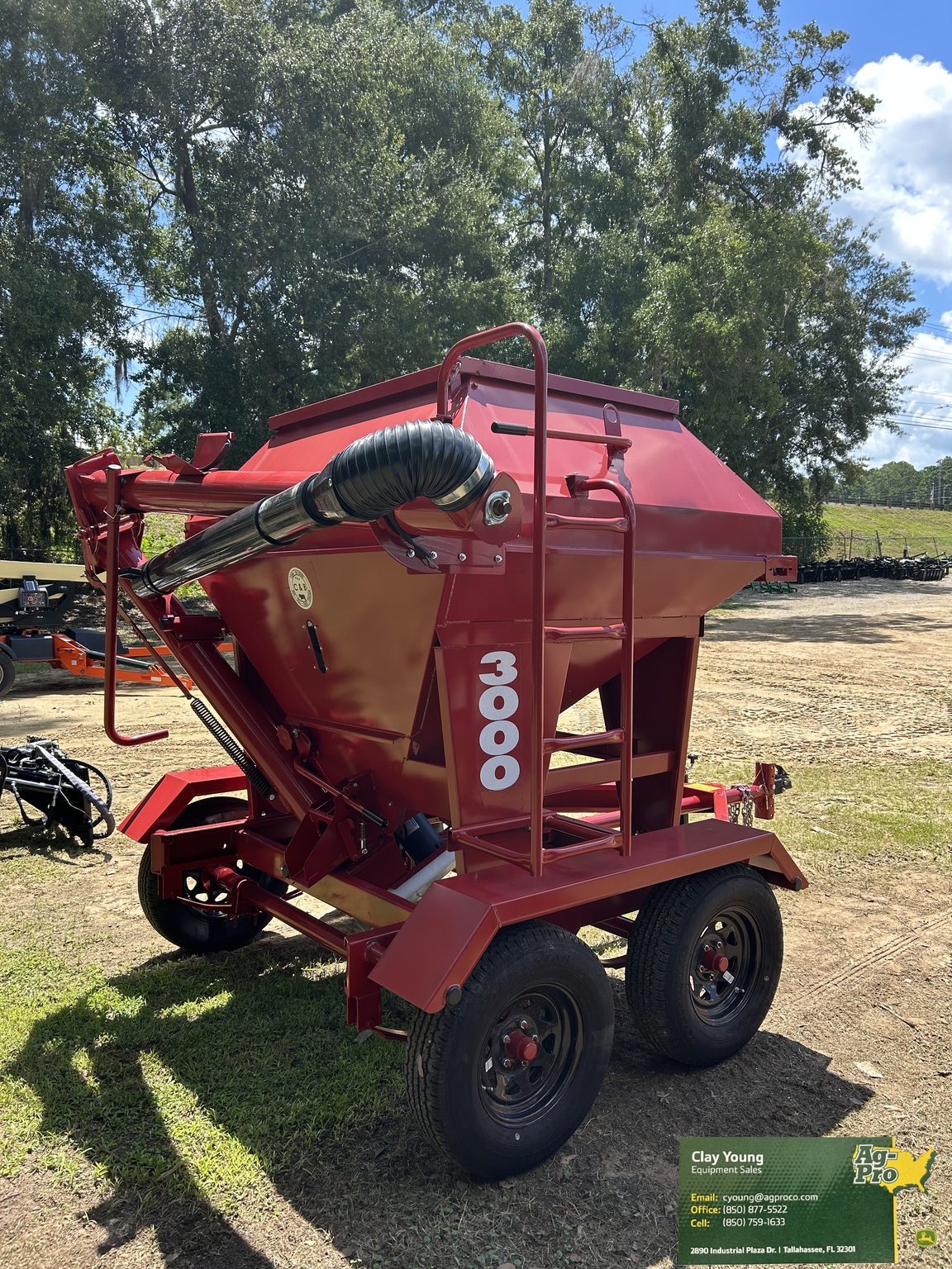 2025 John Deere 3000LB Image 4