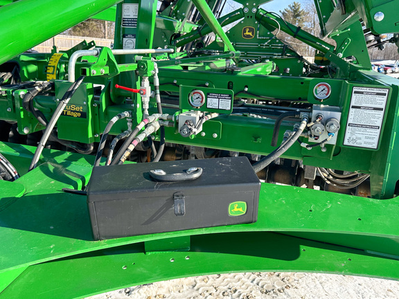 2022 John-Deere 2660VT