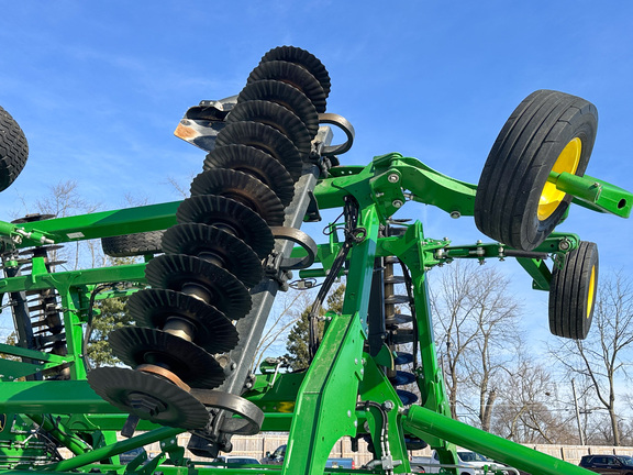 2022 John-Deere 2660VT