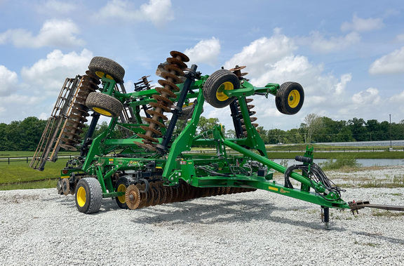 2022 John-Deere 2660VT