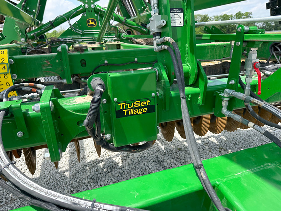 2022 John-Deere 2660VT