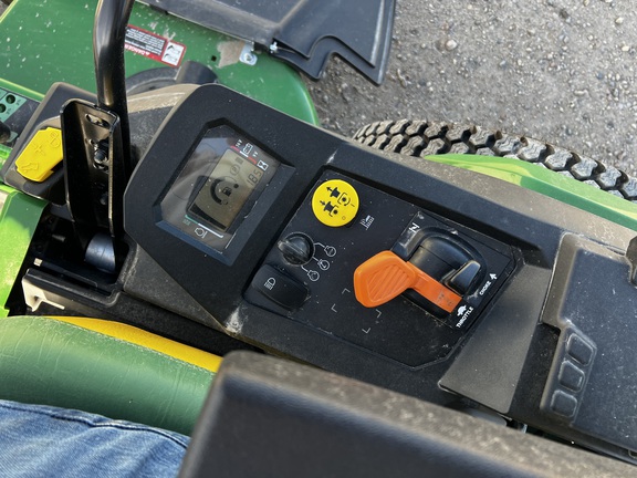 2025 John Deere Z530R - Photo18