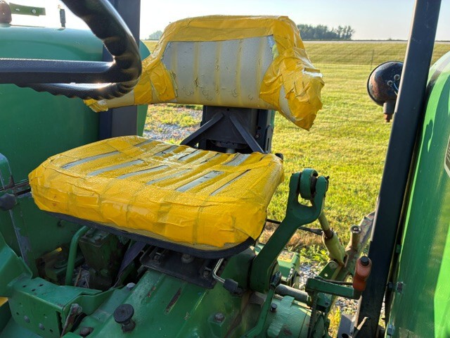 Used 1990 John Deere 2555 Utility Tractors at Koenig Equipment in Greensburg, IN - PhotoXL9