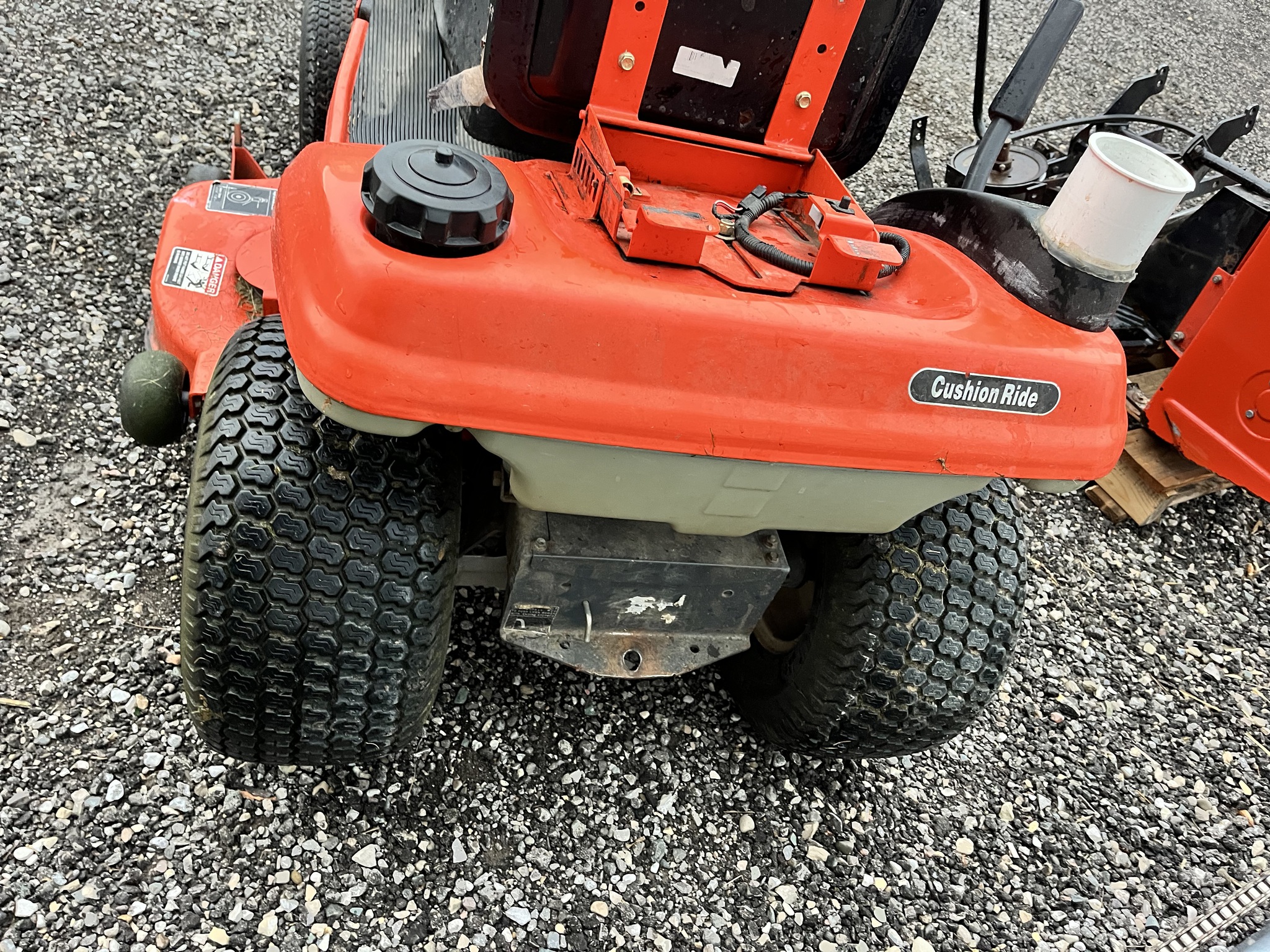 2006 Kubota T1670 Image 4
