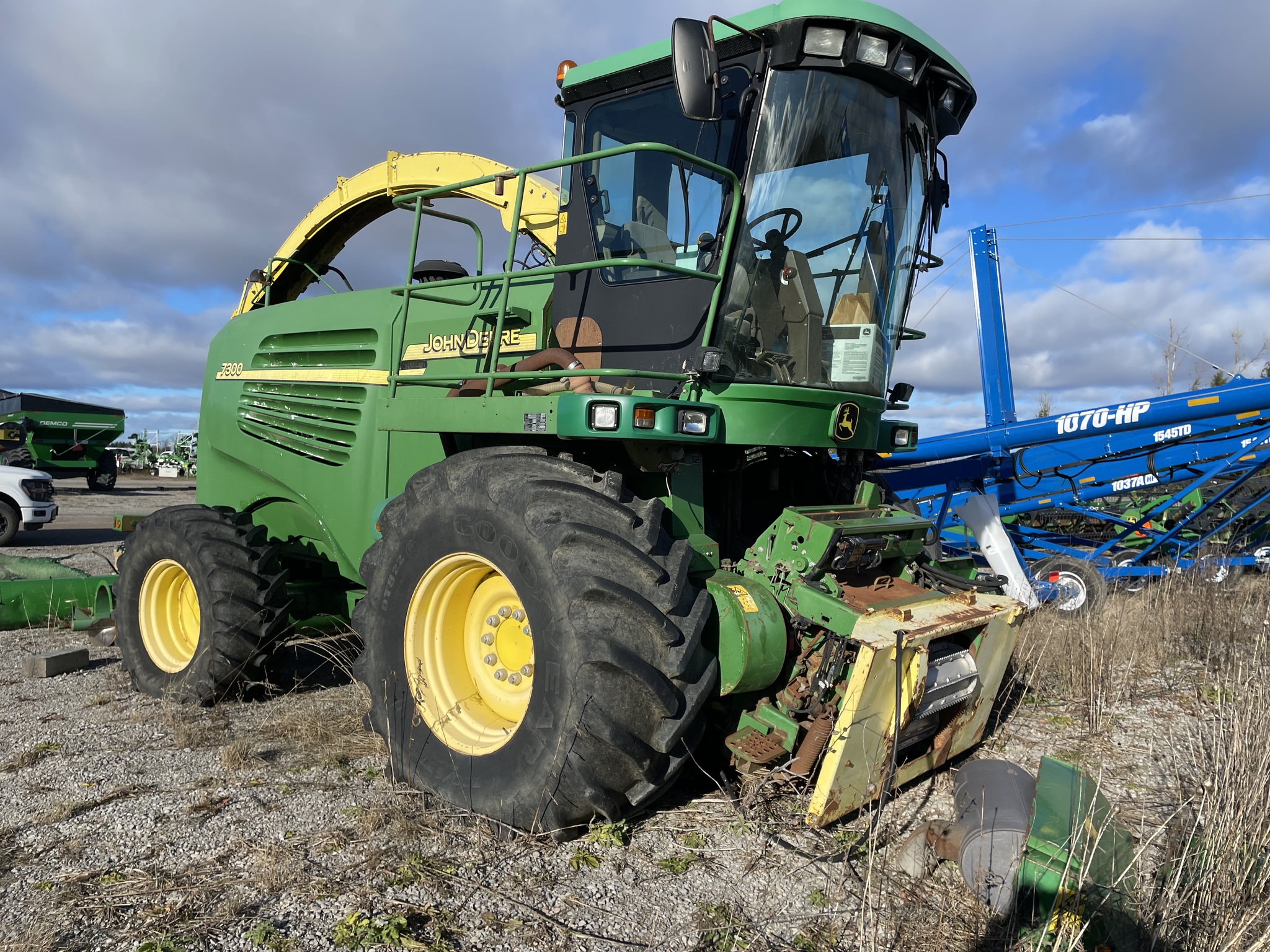 2002 John Deere 7300 Image 1