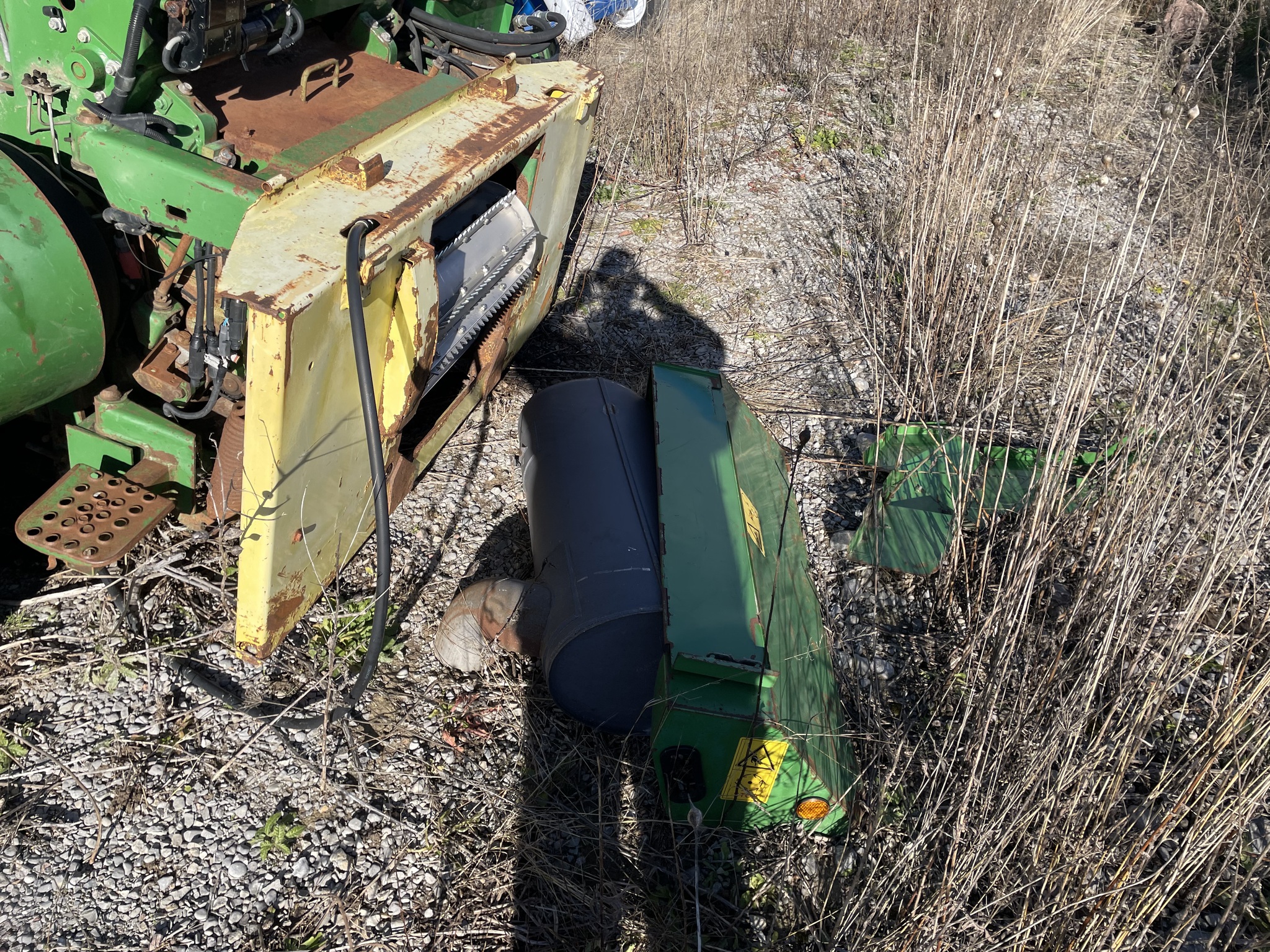 2002 John Deere 7300 Image 8