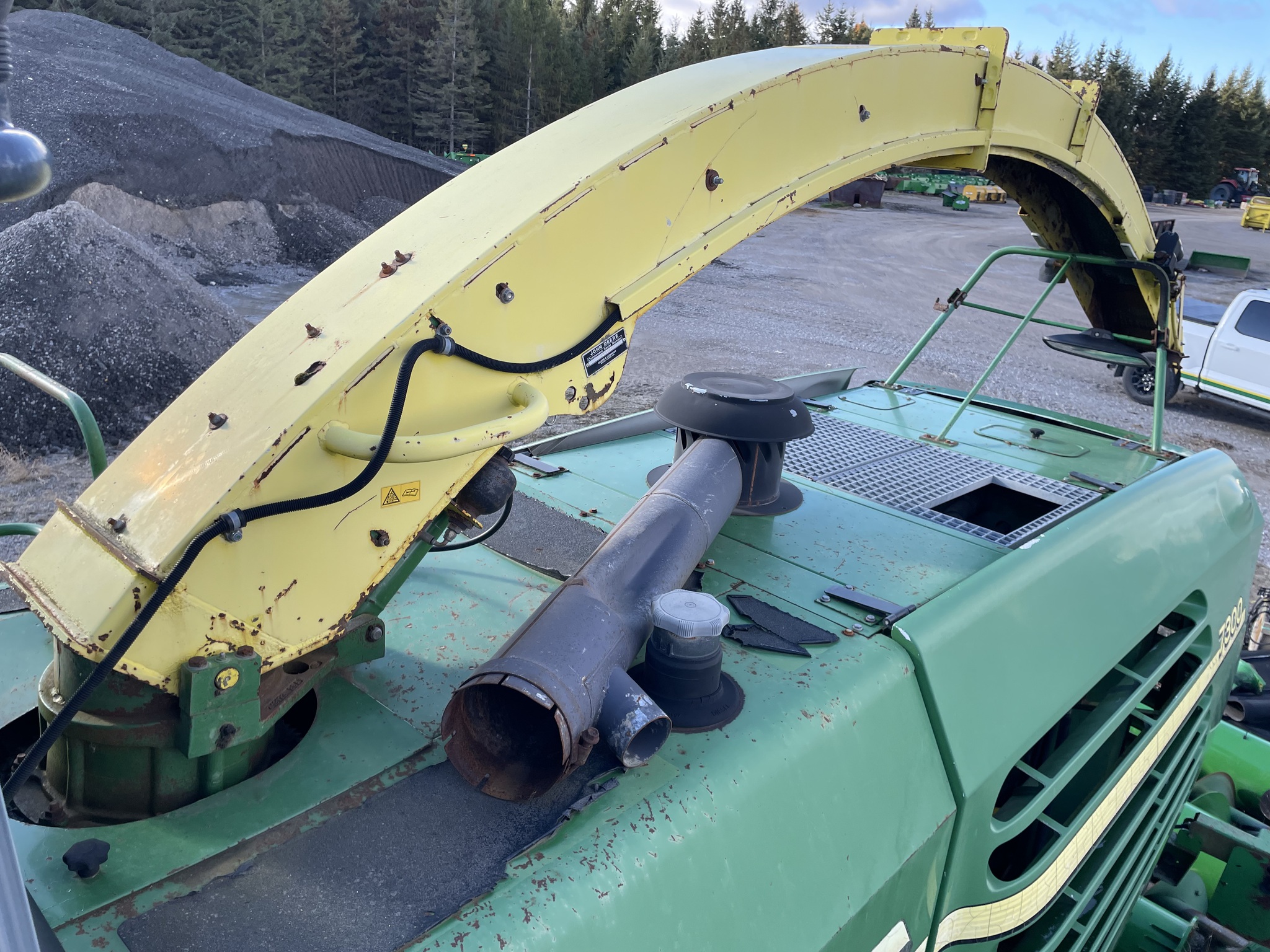 2002 John Deere 7300 Image 2